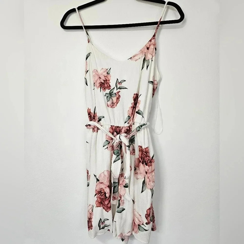 Everly Floral Peony Romper White Pink V-Neck Tie Waist Sleeveless Size Med NWT